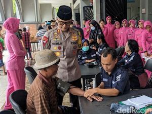 Polres Trenggalek Gelar Pengobatan Gratis-Bagi Takjil Sambil Ngabuburit