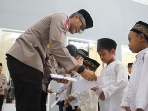 Senyum Ceria Anak Yatim Piatu Ikuti Santunan Polres Trenggalek Senyum Ceria Anak Yatim Piatu Ikuti Santunan Polres Trenggalek