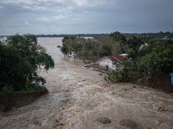 Gubernur Minta Penambalan Tanggul Jebol Pemicu Banjir Grobogan Kelar Besok