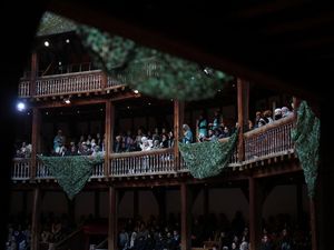 Potret Umat Muslim London Buka Puasa Bersama