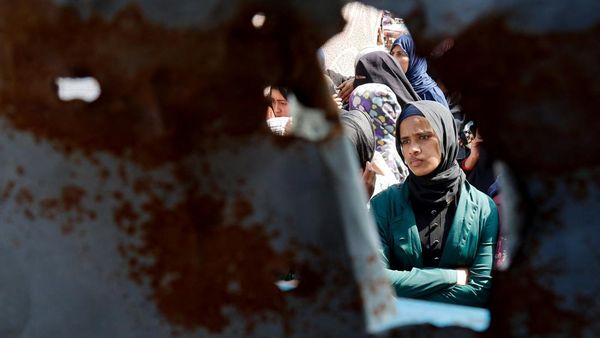 Potret Warga Khan Younis Antre Roti