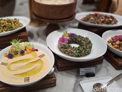 Buka Puasa dengan Karedok hingga Nasi Biryani di Dining Room Mewah