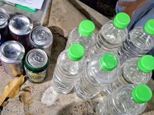 Puluhan Botol Arak Diamankan di Situbondo saat Ramadan