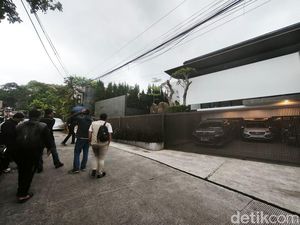Video Suasana Rumah Ridwan Kamil yang Digeledah KPK Terkait Kasus BJB Video Suasana Rumah Ridwan Kamil yang Digeledah KPK Terkait Kasus BJB