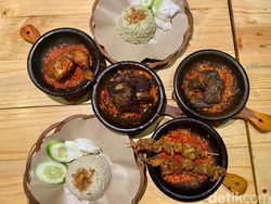 Maknyus! Iga Bakar Sambal Bawang dan Lidah Sapi Kecombrang di Blok A