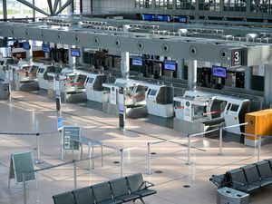 Bandara Jerman Kacau, Penerbangan Dibatalkan, Ratusan Ribu Penumpang Terlantar Bandara Jerman Kacau, Penerbangan Dibatalkan, Ratusan Ribu Penumpang Terlantar