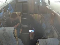 Aksi Maling Laptop di Bus Tutupi Kamera CCTV tapi Mukanya Kadung Terekam!