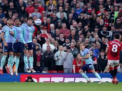 Kontroversi Gol Tendangan Bebas MU ke Gawang Arsenal