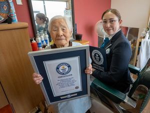 Ini Dia Tukang Cukur Tertua di Dunia, Nenek Usia 108 Tahun dari Jepang