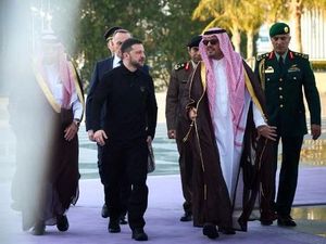 Zelensky Tiba di Jeddah Jelang Perundingan Ukraina dengan AS Zelensky Tiba di Jeddah Jelang Perundingan Ukraina dengan AS