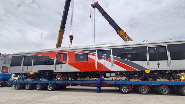 24 Gerbong KRL China Tiba di Pelabuhan Priok, Ini Dia Penampakannya