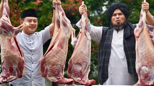 Bobon Santoso Masak Bareng Ustad Derry Sulaiman dan Ikut Ngeliwet