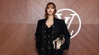 Foto: Para Bintang Stylish di Show Louis Vuitton, Lalisa Hingga Emma Stone