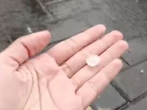 Video Hujan Es Landa Jogja Video Hujan Es Landa Jogja