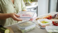 Jangan Sembarangan! 5 Makanan Ini Tak Boleh Disimpan di Wadah Plastik