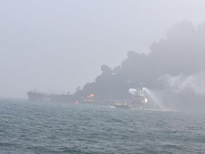 Kapal Tanker-Kapal Kargo Tabrakan Sebabkan Kebakaran di Laut Inggris