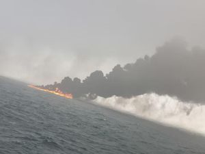 Ngeri Tabrakan Kapal Tanker-Kargo di Laut Utara, 32 Orang Luka Ngeri Tabrakan Kapal Tanker-Kargo di Laut Utara, 32 Orang Luka