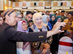 Khofifah Silaturahmi dengan Masyarakat Kelahiran Jatim di Maluku Utara