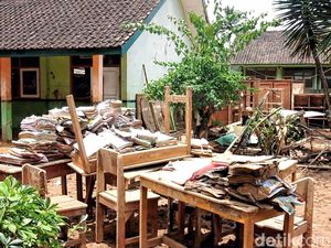 SDN Bojong Tugu Sukabumi Hancur, Dinding Runtuh Tersapu Banjir