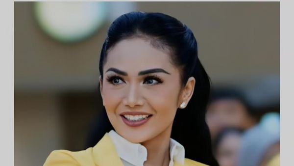 7 Foto Krisdayanti Kembali Jadi Mahasiswa, Ikut Orientasi Kampus