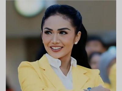 7 Foto Krisdayanti Kembali Jadi Mahasiswa, Ikut Orientasi Kampus