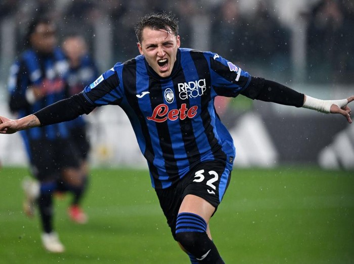 TURIN, ITALY - MARCH 09: Mateo Retegui of Atalanta celebrates his goal during the Serie match between Juventus and Atalanta at  on March 09, 2025 at Allianz Stadium in Turin, Italy. (Photo by Image Photo Agency/Getty Images)