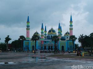 Megahnya Masjid Agung Tuban, Saksi Penyebaran Islam di Bumi Wali Megahnya Masjid Agung Tuban, Saksi Penyebaran Islam di Bumi Wali