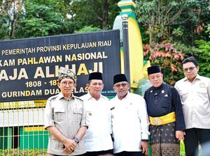 Fadli Zon Dukung Upaya Bangun Monumen Bahasa Indonesia di Pulau Penyengat Fadli Zon Dukung Upaya Bangun Monumen Bahasa Indonesia di Pulau Penyengat