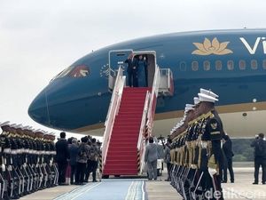 Prabowo Lepas Kepulangan Sekjen Partai Komunis Vietnam di Halim Perdanakusuma Prabowo Lepas Kepulangan Sekjen Partai Komunis Vietnam di Halim Perdanakusuma