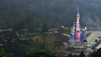Penampakan Terkini Pembongkaran Hibisc Fantasy Puncak Bogor