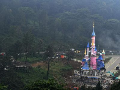 Penampakan Terkini Pembongkaran Hibisc Fantasy Puncak Bogor