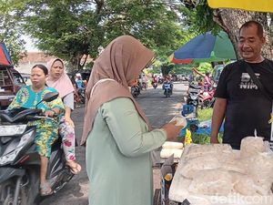 Penjual Kolang-Kaling di Pasar Legi Magetan Panen Cuan Saat Ramadan
