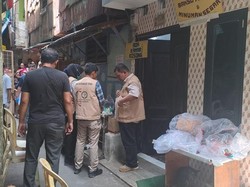 Polisi Olah TKP Pembunuhan Ibu-Anak di Tambora Jakbar