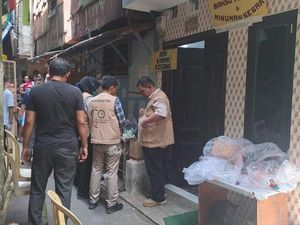 Polisi Olah TKP Pembunuhan Ibu-Anak di Tambora Jakbar Polisi Olah TKP Pembunuhan Ibu-Anak di Tambora Jakbar