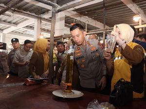 Polisi Temukan Isi Minyakita Tak Seusai Ukuran Saat Sidak di Pasar Cilegon