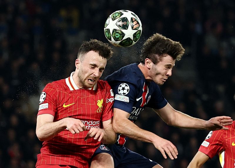 Soccer Football - Champions League - Round of 16 - First Leg - Paris St Germain v Liverpool - Parc des Princes, Paris, France - March 5, 2025 Liverpool's Diogo Jota in action with Paris St Germain's Joao Neves REUTERS/Gonzalo Fuentes