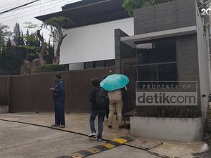 KPK Geledah Rumah Ridwan Kamil, Ada Apa? KPK Geledah Rumah Ridwan Kamil, Ada Apa?