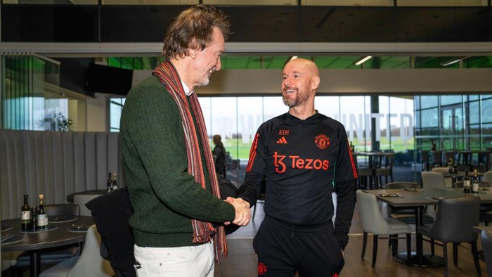 MANCHESTER, ENGLAND - JANUARY 03: Sir Jim Ratcliffe of INEOS meets Manager Erik Ten Hag of Manchester United in the staff restaurant at Carrington Training Complex on January 03, 2024 in Manchester, England. (Photo by Manchester United/Manchester United via Getty Images)