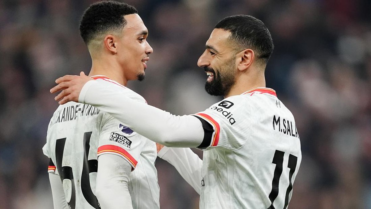 Trent Alexander-Arnold dan Mohamed Salah. (Foto: Martin Rickett/PA Images via Getty Images)