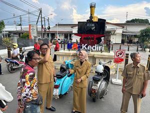 Perbaiki Jalur Pedestrian, Walkot Vinanda: Bukan Sekadar Mempercantik Kota Perbaiki Jalur Pedestrian, Walkot Vinanda: Bukan Sekadar Mempercantik Kota