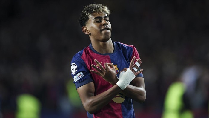 2203986288 Barcelona, Spain - March 11: Lamine Yamal of FC Barcelona celebrates after scoring a goal, during the UEFA Champions League 2024/25 Round of 16 Second Leg match between FC Barcelona and SL Benfica at Estadi Olímpic Lluís Companys on March 11, 2025 in Barcelona, Spain. (Photo by Xavi Bonilla/DeFodi Images via Getty Images)