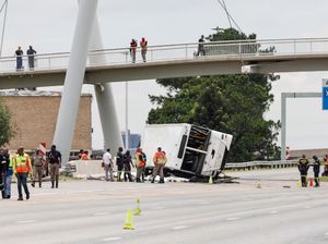 Dunia Hari Ini: Kecelakaan Bus di Afrika Selatan, 12 Orang Tewas Dunia Hari Ini: Kecelakaan Bus di Afrika Selatan, 12 Orang Tewas