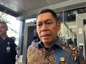 Video Adies Kadir Bantah Isu Munaslub Lengserkan Bahlil: MKGR Pasang Badan! Video Adies Kadir Bantah Isu Munaslub Lengserkan Bahlil: MKGR Pasang Badan!
