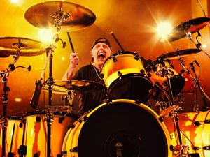 Apple Bawa Konser Metallica ke Vision Pro Apple Bawa Konser Metallica ke Vision Pro