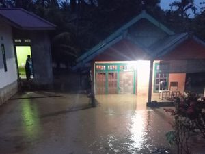 2 Desa di Bengkulu Tengah Terendam Banjir Usai Sungai Lemau Meluap 2 Desa di Bengkulu Tengah Terendam Banjir Usai Sungai Lemau Meluap