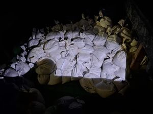 Polda Babel Tetapkan 14 Tersangka Penyelundupan Pasir Timah di Belitung Polda Babel Tetapkan 14 Tersangka Penyelundupan Pasir Timah di Belitung