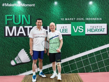 Tunjukkan Cinta Indonesia, Bos OPPO Main Badminton Bareng Taufik Hidayat