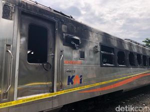 Sakit Hati Berujung Remaja Difabel Bakar 3 Gerbong KA di Stasiun Jogja Sakit Hati Berujung Remaja Difabel Bakar 3 Gerbong KA di Stasiun Jogja