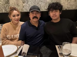 Pose Keren Inul Daratista Masak dan  Kulineran Bareng Keluarga