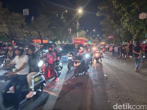 Demo Driver Ojol di Depan Kantor Gubernur Sulsel Bubar, Lalin Mulai Lancar Demo Driver Ojol di Depan Kantor Gubernur Sulsel Bubar, Lalin Mulai Lancar